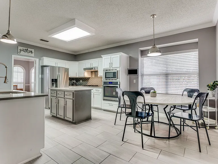 405 Parkshire Dr — Photo 6