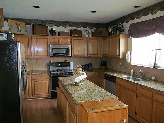  Updated kitchen with Granite counters