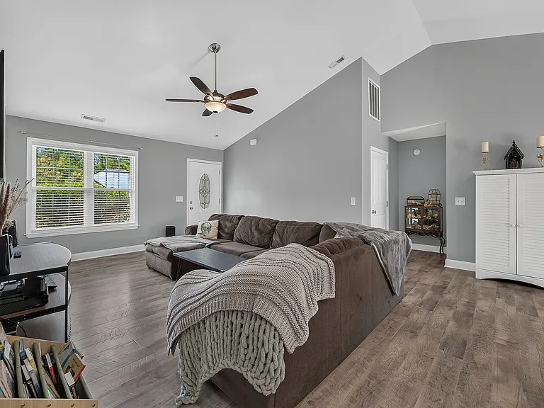 210 Riverstone Ct — Photo 7