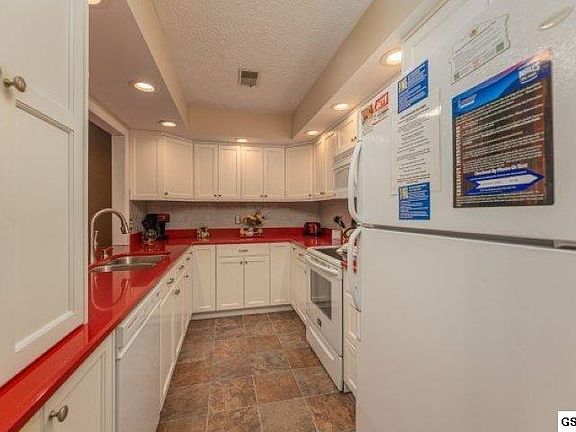 3rd image of 429 Deer Path Ln