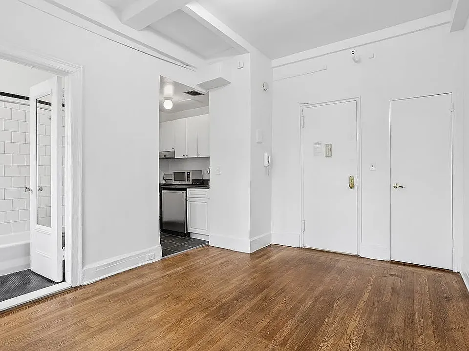 19 W 69th St #1502