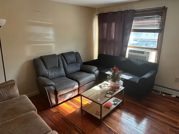 106 W 8th St #1, Boston, MA 02127