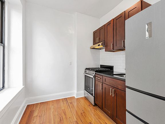 4th image of 300 W 10th St APT 4A