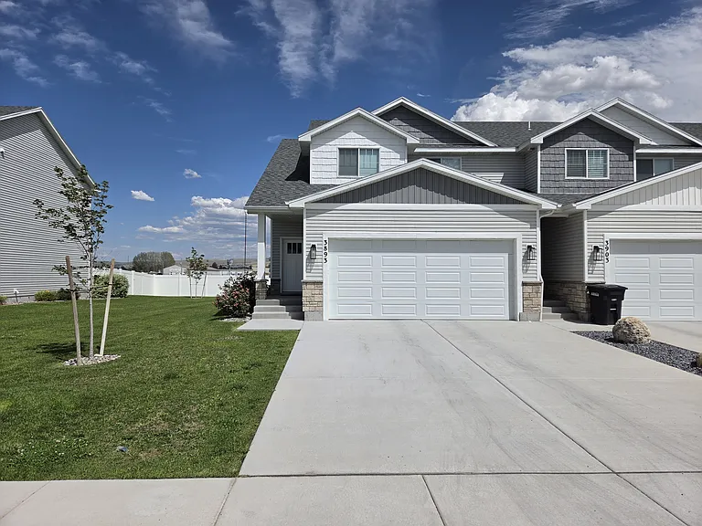 3893 Judy St — Photo 2