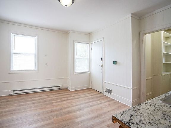 5th image of 11-13 Newman St Unit 3