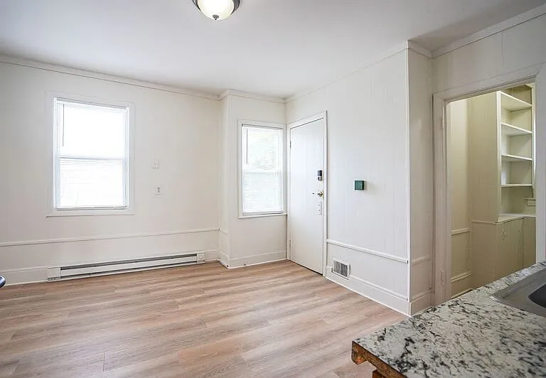 11-13 Newman St #3 — Photo 5