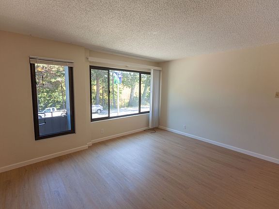 4th image of 1015 Lincoln Way APT 2