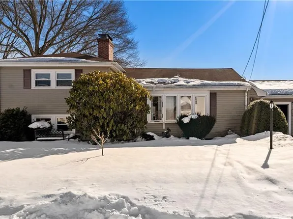 71 Bent Rd, Rumford, RI 02916