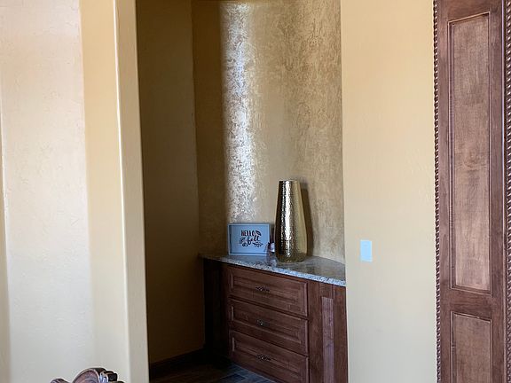 4th image of 715 SW Eden Pl