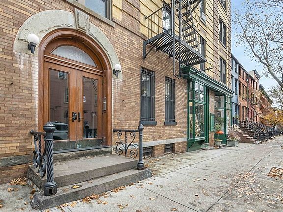 5th image of 245 Warren St APT 1