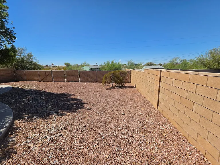 2086 E Jamie Rd — Photo 16