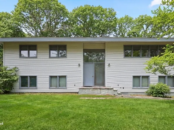 146 Hillside Dr, Barnstable, MA 02630