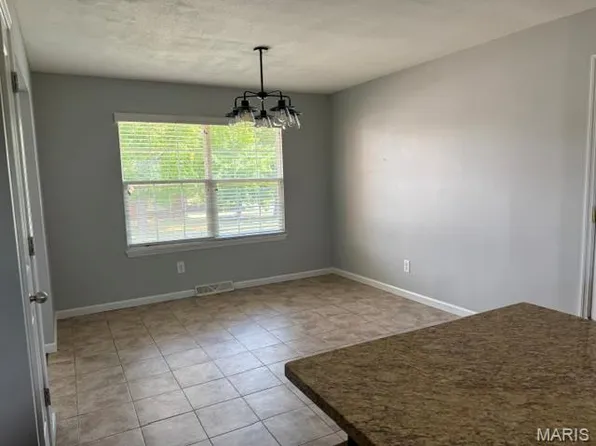 3001 W Adams St, Saint Charles, MO 63301
