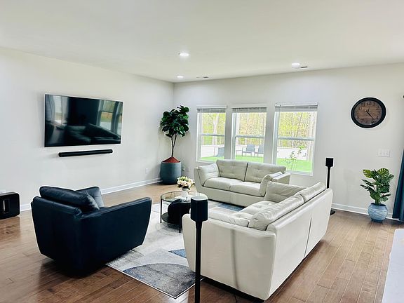 3rd image of 4064 Armstrong Farm Dr