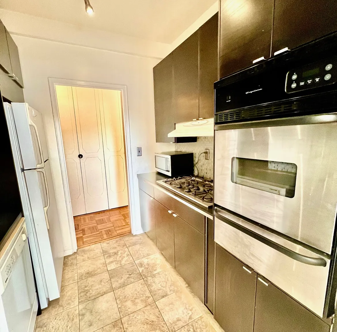 1 bed, $2,500 — Photo 2