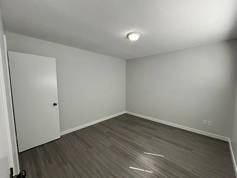 3568 Handley Cres — Photo 5