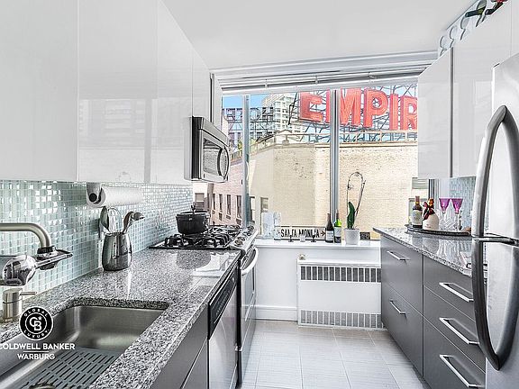2nd image of 61 W 62nd St APT 15D