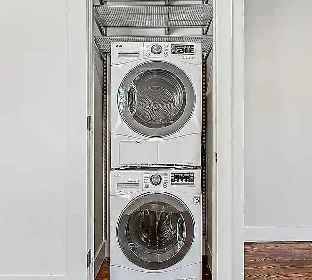 25-13 27th St #2B — Photo 4