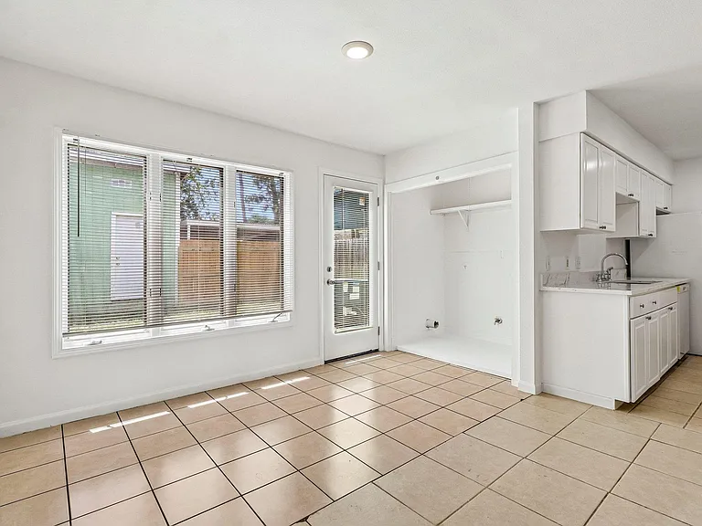 5809 Coventry Ln — Photo 9
