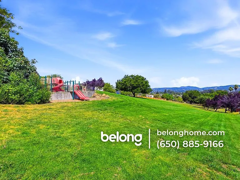 23460 Lakeridge Ave — Photo 2