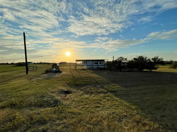 182 Swordfish Ln, Palacios, TX 77465