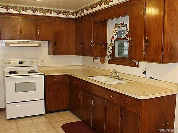4th image of 105 Kemp Ave