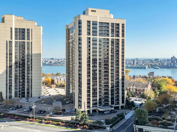 800 Palisade Ave APT 1701, Fort Lee, NJ 07024