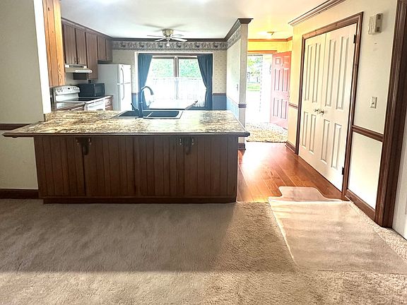 5th image of 867 Arrowhead Dr