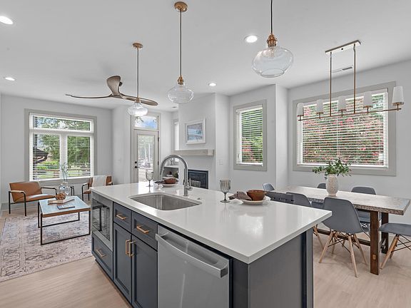 4th image of 1000 Addison Pl Unit 101