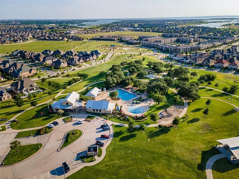 HOA - Gym, Resort Style Pool