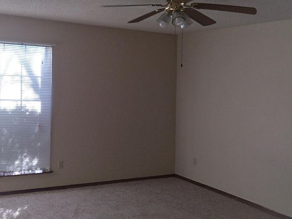 4th image of 906 NW Becontree Pl