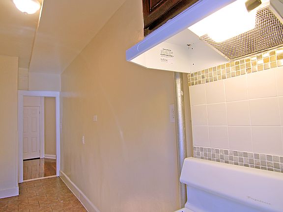 4th image of 1685 University Ave APT 1D