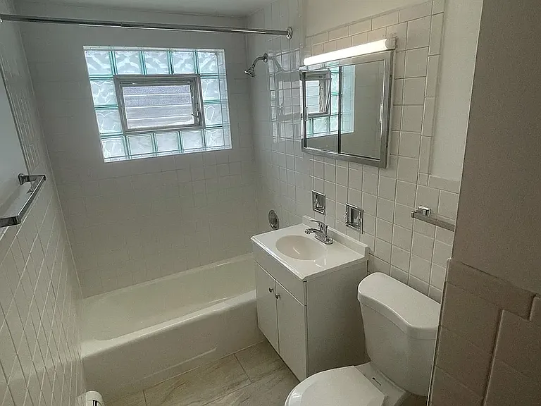 4250 W Lawrence Ave #1S — Photo 3