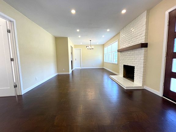 3rd image of 23017 Cohasset St