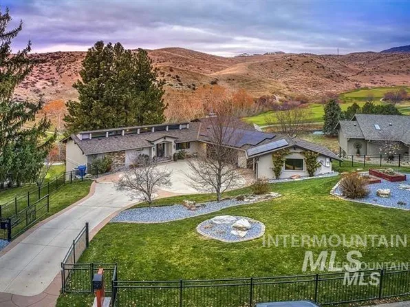 812 E Hearthstone Dr, Boise, ID 83702