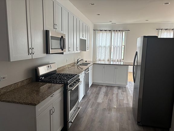 4th image of 1920 W North Ave APT 3S