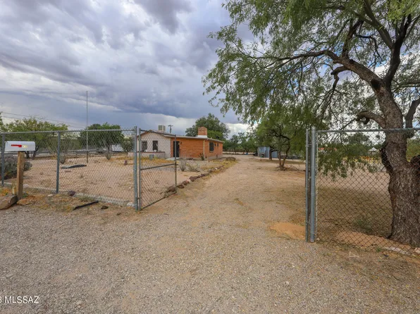 402 E Corona Rd, Tucson, AZ 85756