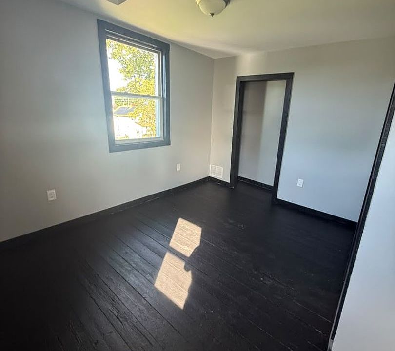 1st image of 154 Rear St #6