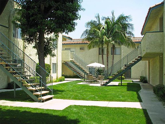5th image of 15700 Belshire Ave APT 3