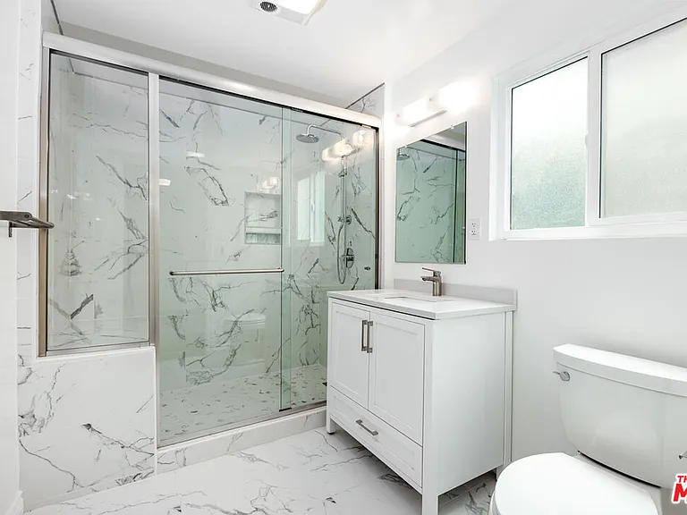 8718 Rosewood Ave — Photo 23