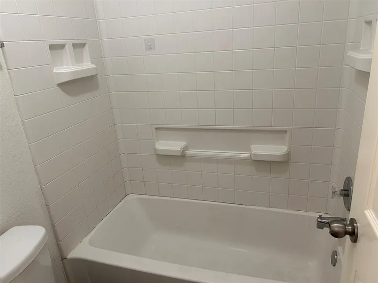 21511 Donata Cir — Photo 18