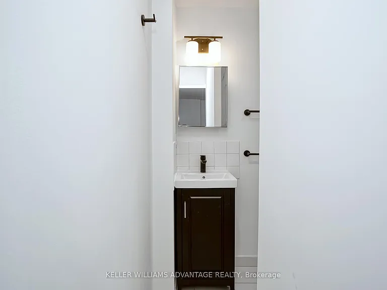 254A Carlton St — Photo 14