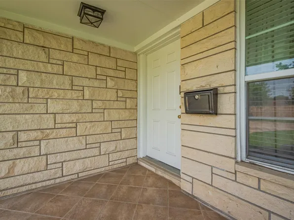 3042 Oak Forest Dr, Houston, TX 77018