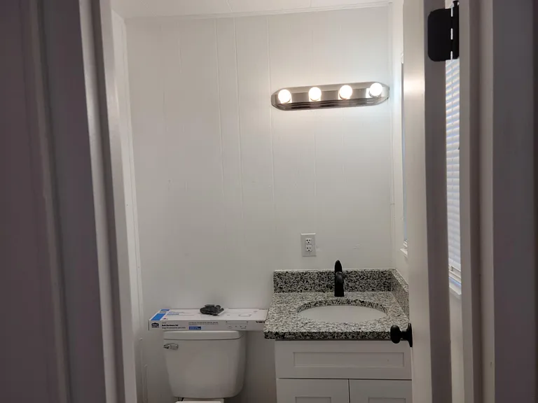 909 W Circle St — Photo 10