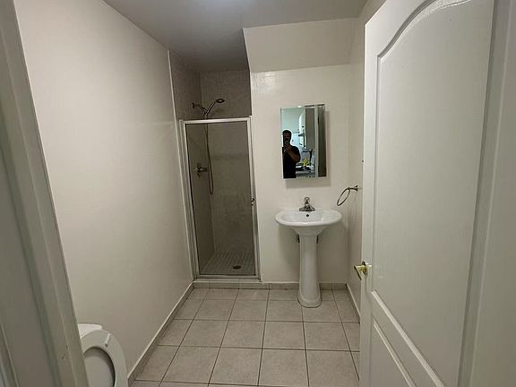 4th image of 206 Sneden Ave #1
