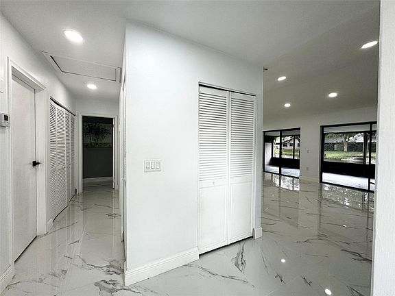 4th image of 1531 NW 98th Avenue