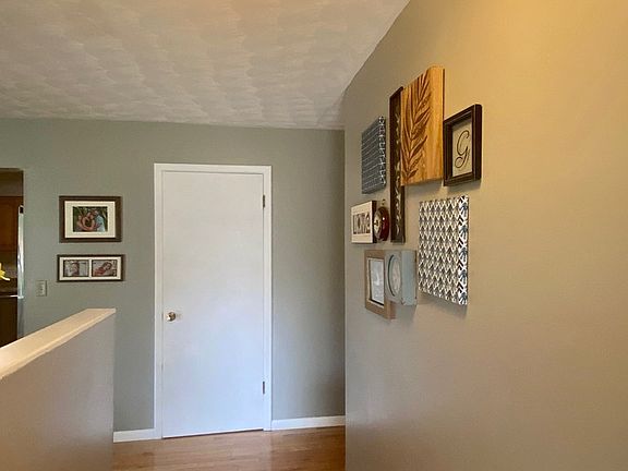 3rd image of 2725 Brookhaven Dr