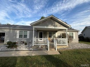 937 W Maple St, Nashville, IL 62263