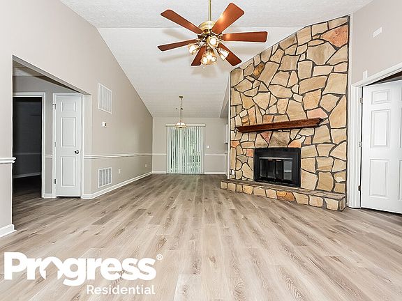 3rd image of 209 Summerfield Ln