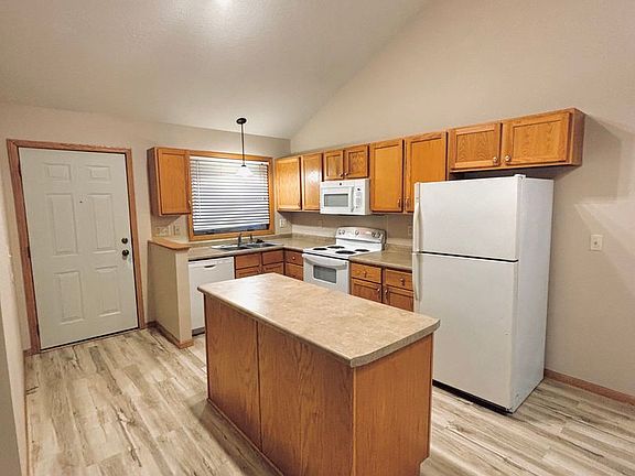 4th image of 1040 4th St SE